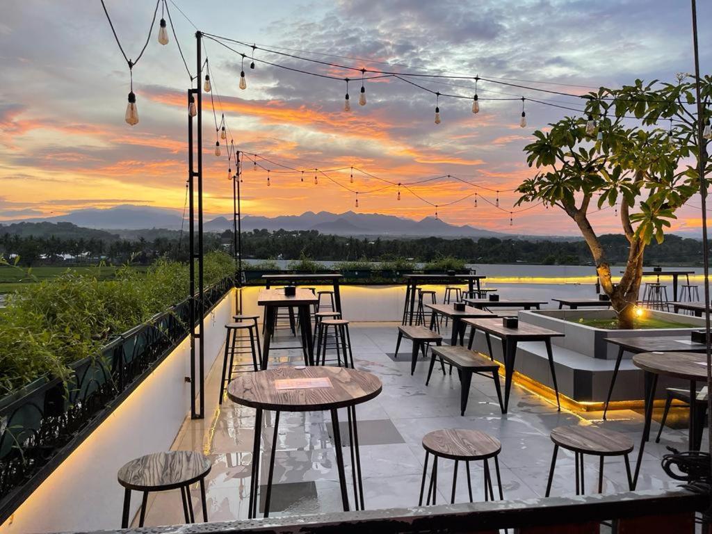 Kaloka Airport Hotel Sumbawa Besar Екстериор снимка