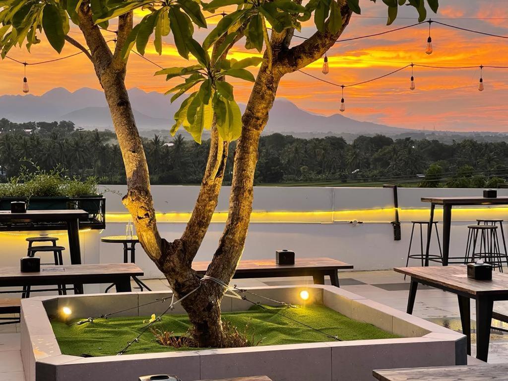 Kaloka Airport Hotel Sumbawa Besar Екстериор снимка
