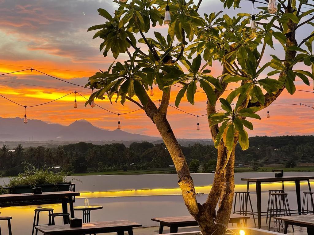 Kaloka Airport Hotel Sumbawa Besar Екстериор снимка