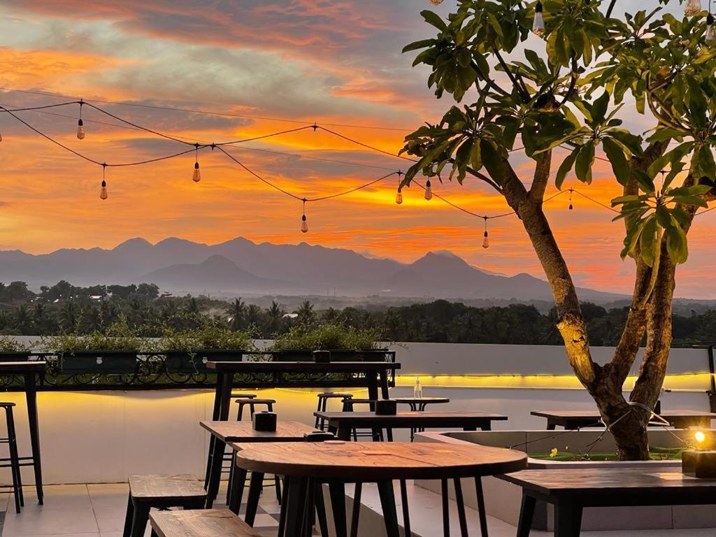 Kaloka Airport Hotel Sumbawa Besar Екстериор снимка