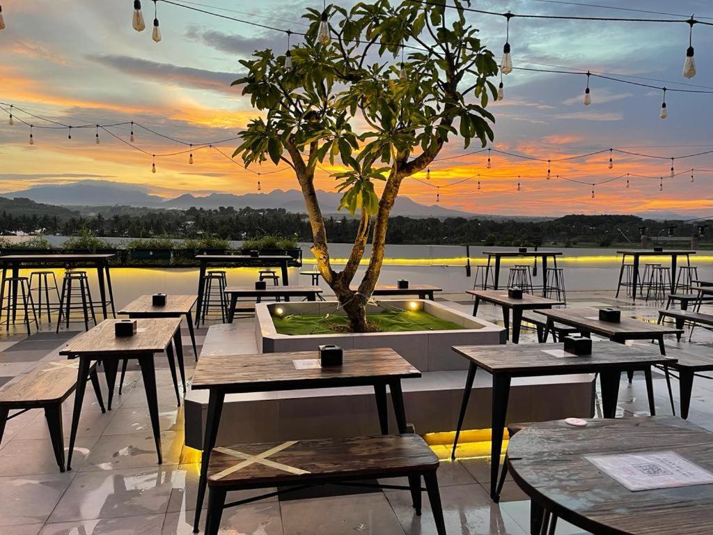 Kaloka Airport Hotel Sumbawa Besar Екстериор снимка