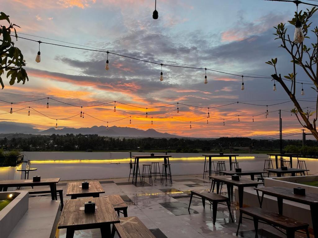 Kaloka Airport Hotel Sumbawa Besar Екстериор снимка