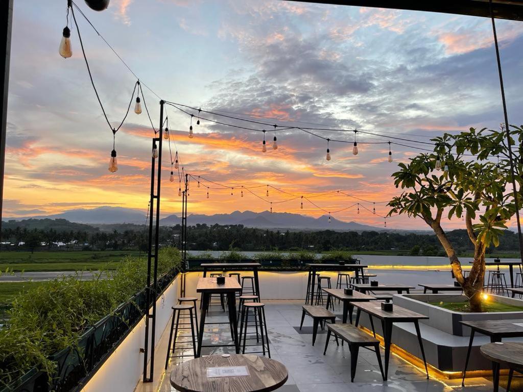 Kaloka Airport Hotel Sumbawa Besar Екстериор снимка