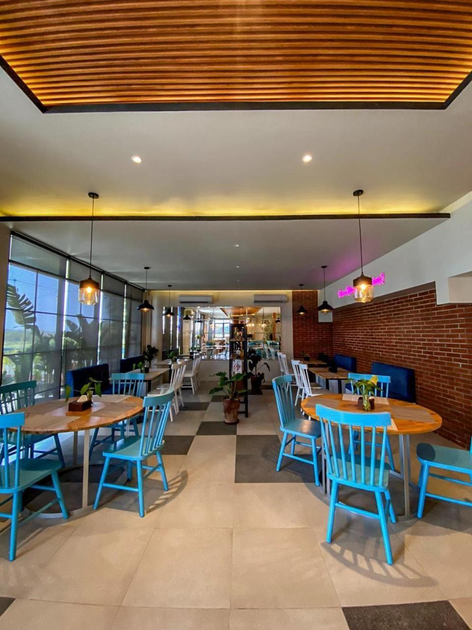 Kaloka Airport Hotel Sumbawa Besar Екстериор снимка